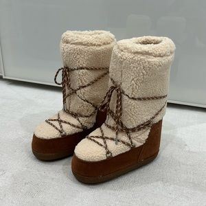 Snow boots